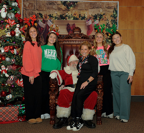 12-13-2025 Cupcakes with Santa17606